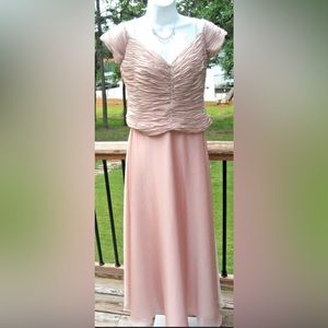 Cachet Pink Plisse Bodice Off Shoulder w/Rhinestones/Beads Gown Size 8 N…